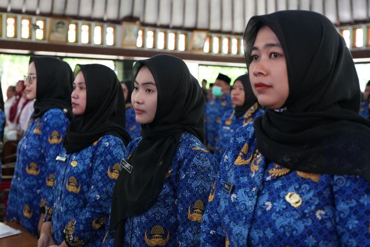 Para ASN di lingkungan Pemkab Kkaten dilantik sebagai Pegawai Pemerintah dengan Perjanjian Kerja (PPPK) Tahap I Formasi Tahun 2024, Rabu (30/7/2025).