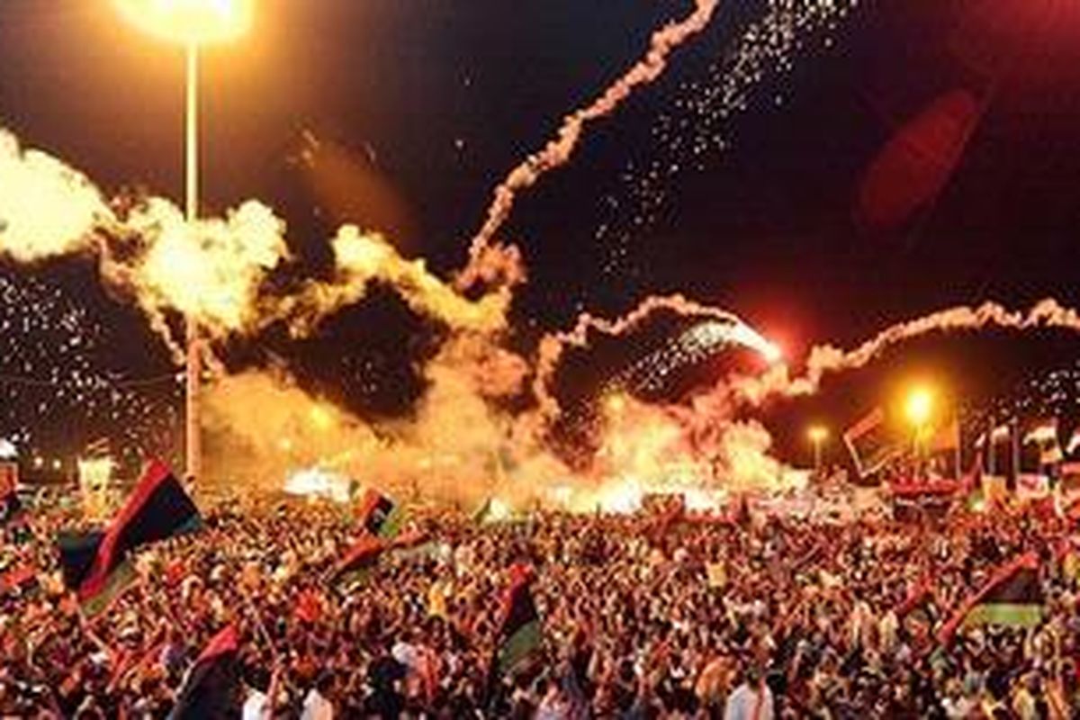 Suasana kota Benghazi di Libya timur. Warga merayakan kesuksesan pasukan pemberontak menerobos kota Tripoli, benteng terakhir Moammar Khadafy.