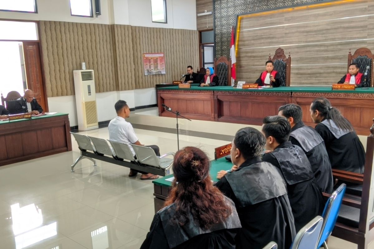 Suasana persidangan dengan agenda pembacaan tuntutan perkara pembunuhan disertai mutilasi dengan terdakwa Rohmad Tri Hartanto di Pengadilan Negeri Kota Kediri, Jawa Timur, Kamis (21/8/2025). Jaksa menuntut terdakwa hukuman mati.