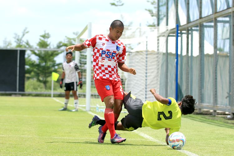 Laga pertama putaran nasional Piala Soeratin U17 2023 antara DKI Jakarta vs Bangka Belitung yang berakhir dengan skor 3-1 di Lapangan C Gelora Bung Tomo Surabaya, Sabtu (20/1/2024) siang.