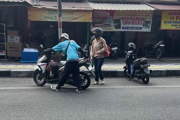 Awas Boncos Saat Liburan ke Solo! Segini Tarif Parkir Resmi di Sana