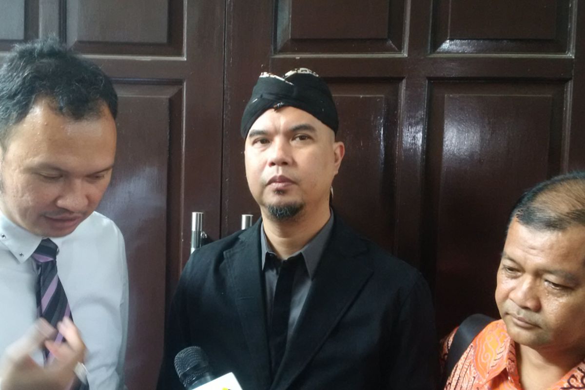 Ahmad Dhani menjalani sidang kasus ujaran kebencian yang menjeratnya di Pengadilan Negeri Jakarta Selatan, Senin (15/10//2018).