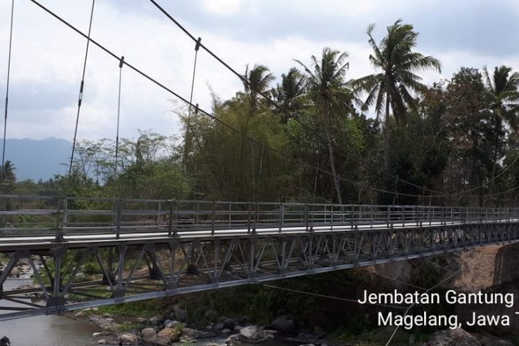 Jembatan Gantung Sudisari I di Kabupaten Magelang, Jawa Tengah.