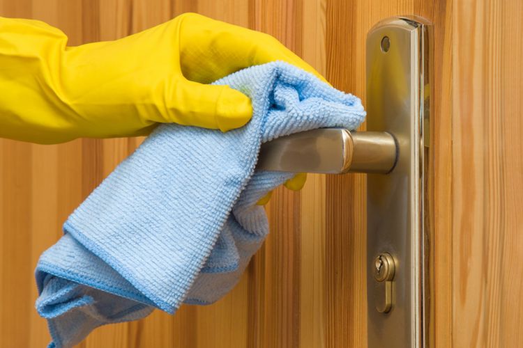 Cara membersihkan pintu kaca oven: ibu rumah tangga berpengalaman berbagi rahasianya