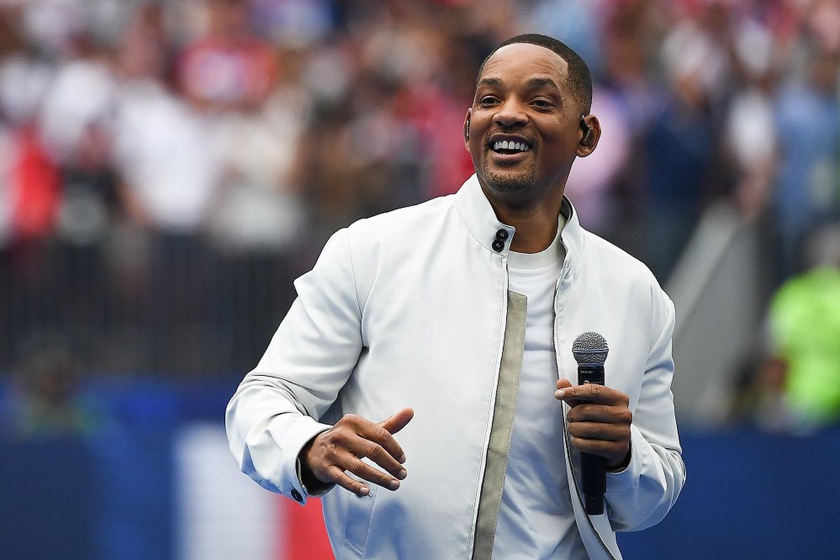 Aktor asal AS Will Smith tampil pada upacara penutupan Piala Dunia Rusia 2018 menjelang pertandingan final antara Perancis melawan Kroasia di Stadion Luzhniki di Moskwa pada 15 Juli 2018. 