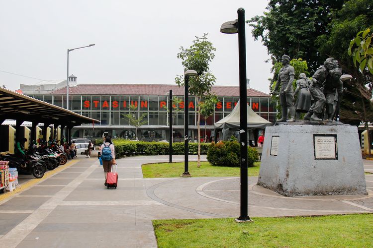 Stasiun Pasar Senen menjadi salah satu titik keberangkatan utama pemudik Lebaran 2025.