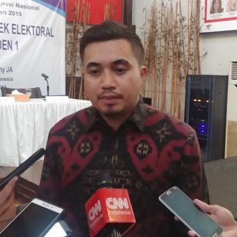 Peneliti LSI Albi Alfaraby saat merilis hasil suveinya di Kantor LSI, Rawamangun, Jakarta Timur, Rabu (30/1/2019). 