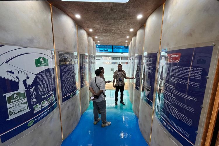 Presiden Direktur INDACO, Iwan Adranacus saat menjelaskan keunggulan teknologi liquid base reactor, Jumat (26/9/2025).