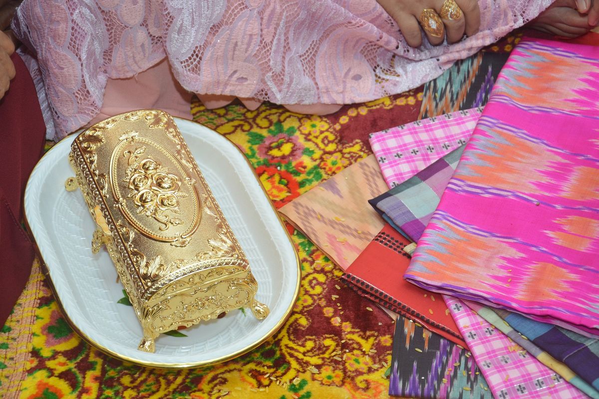 Tradisi uang panai dalam pernikahan tradisional di Tarakan, Kalimantan Utara. Gambar diambil pada 16 Oktober 2017.