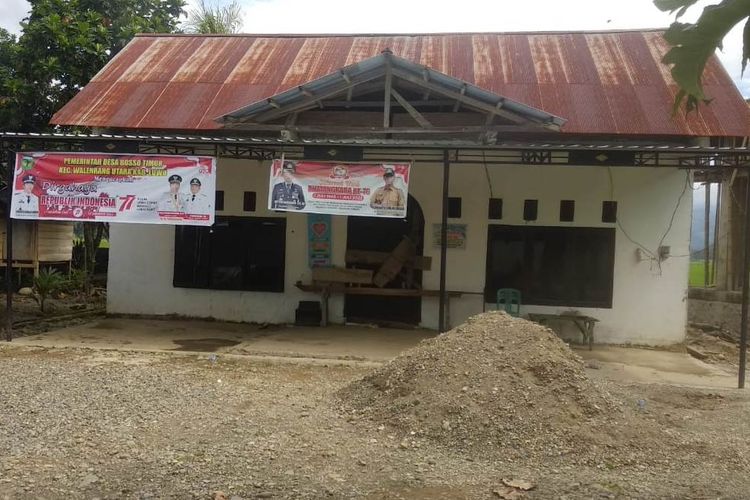 Kantor Desa Bosso Timur, Kecamatan Walenrang Utara, Kabupaten Luwu, Sulawesi Selatan, sejak Senin (15/9/2022) lalu disegel seorang warga yang mengklaim lahan tempat kantor Desa berdiri adalah miliknya, Kamis (18/8/2022)