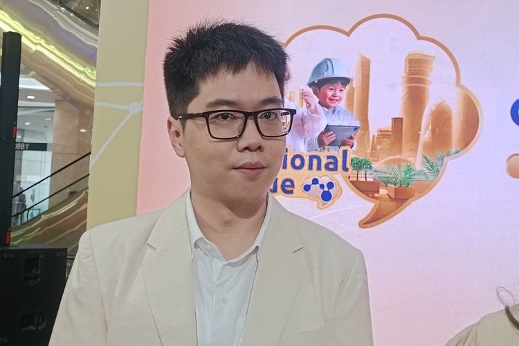 Dokter spesialis anak dr. Ian Suteja, Sp.A dalam konferensi pers peluncuran acara pembelajaran imersif berkonsep ?Futuristic City? oleh Wyeth Nutrition S-26 di Main Atrium Mall Kota Kasablanka, Jakarta, Jumat (30/5/2025).