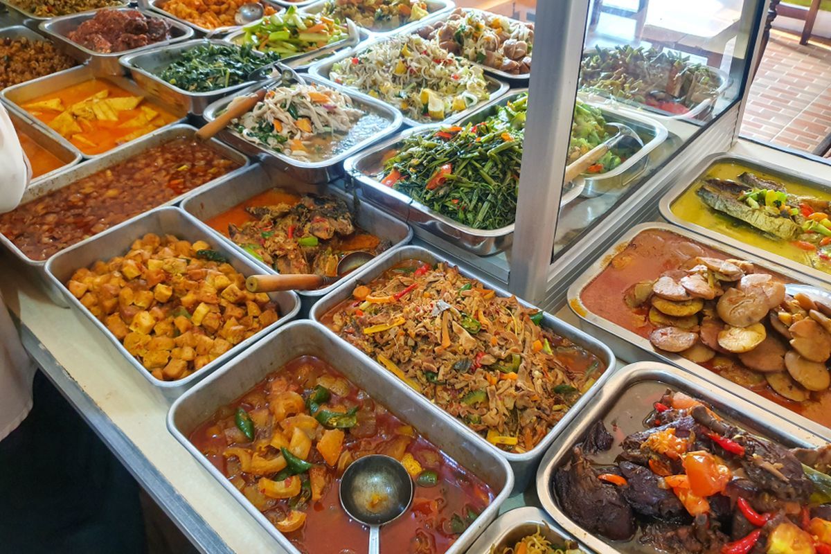 Badan Penyelenggara Jaminan Produk Halal (BPJPH) merencanakan skema sertifikasi halal gratis melalui mekanisme self declare bagi pelaku usaha mikro dan kecil, termasuk Warung Tegal (Warteg), Warung Sunda (Warsun), Warung Padang, dan sejenisnya.