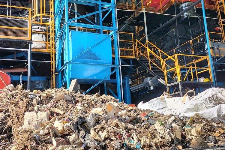 Proses Uji Coba Pembangkit Listrik Tenaga Sampah (PLTSa) Putri Cempo di Kota Solo, Jawa Tengah, pada Selasa (28/6/2022)