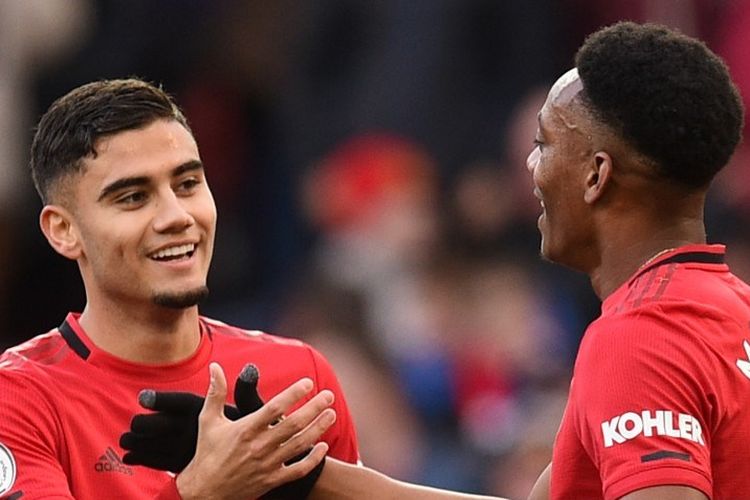 Andreas Pereira (kiri) dan Anthony Martial (kanan) merayakan gol pada laga Man United vs Brighton & Hove Albion dalam lanjutan pekan ke-12 Liga Inggris di Stadion Old Trafford, Miinggu 10 November 2019.