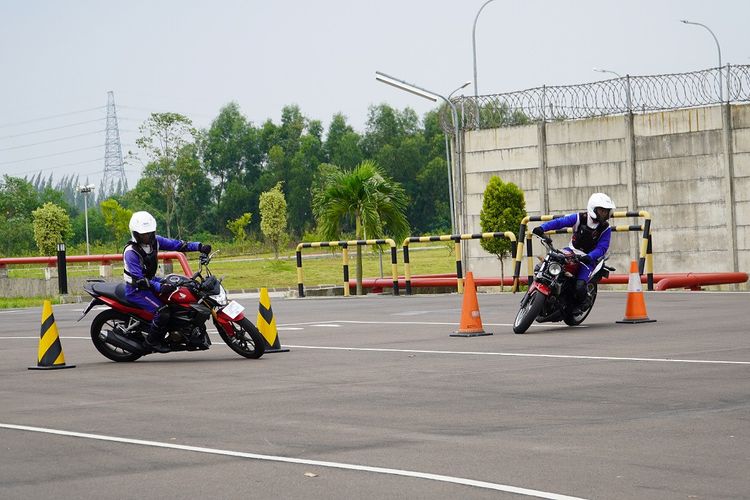 PT Astra Honda Motor (AHM) mengirimkan 5 perwakilan instruktur safety riding untuk bersaing di ajang The 1st Asia & Oceania Safety Instructors Competition, di Honda Safety Riding Park, Phuket, Thailand pada 2-4 Februari 2023.