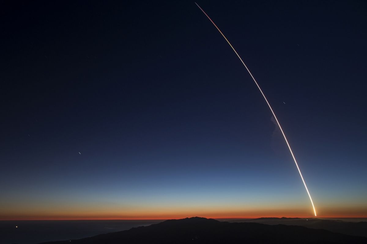 Roket SpaceX Falcon 9 diluncurkan dari Vandenberg Air Force Base membawa satelit SAOCOM 1A dan ITASAT 1 pada 7 Oktober 2018.
