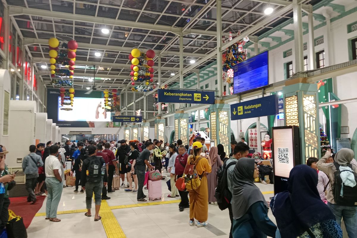 Cerita Karyawan Masih Kerja di Kereta Saat OTW Liburan Natal dan Tahun Baru