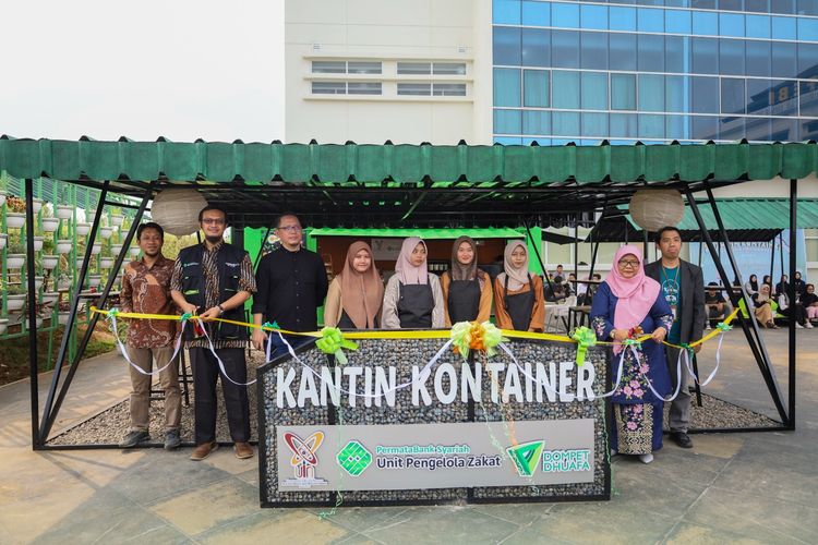 Dompet Dhuafa Banten menggelar grand launching Kantin Kontainer Universitas Islam Negeri  (UIN) Sultan Maulana Hasanuddin (SMH) Banten, Selasa (5/12/2023).
 
