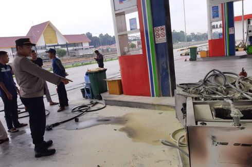 Ditabrak Truk, Dispenser SPBU Rest Area Tol Lampung Terbakar