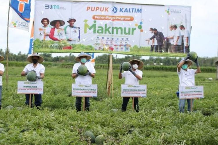 Pupuk Kaltim memiliki program Makmur terkait penerapan prinsip social ESG. 