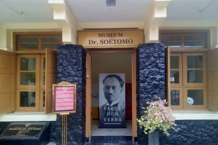 Museum Dr. Soetomo yang terletak di Jalan Bubutan No.85-87, Kecamatan Bubutan, Kota Surabaya.