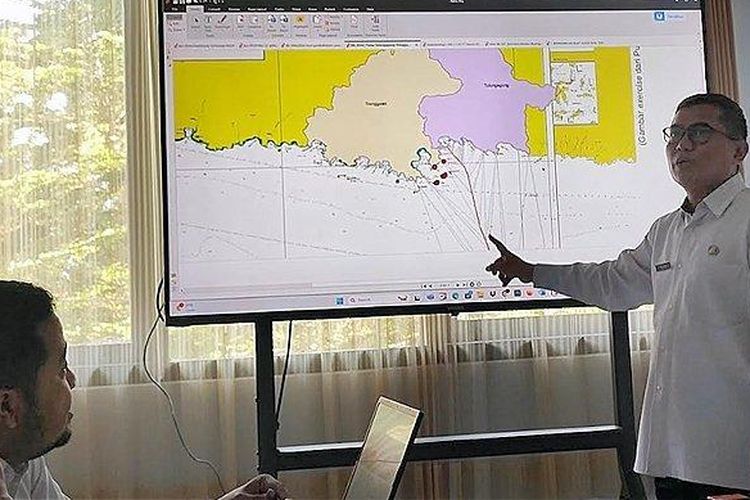 Pemkab Trenggalek menjelaskan posisi 13 pulau yang masih menjadi sengketa antara Trenggalek dengan Tulungagung, Jawa Timur.