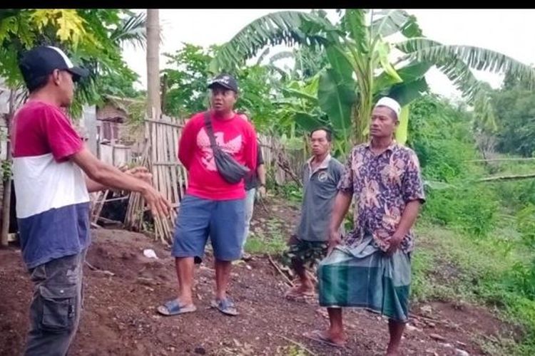 Bocah di Dusun Tribungan, Desa Sumberkolak, Kecamatan Panarukan, Kabupaten Situbondo, Provinsi Jawa Timur meninggal dunia tenggelam di sungai irigasi belakang rumahnya pada Selasa (12/3/2024). 
