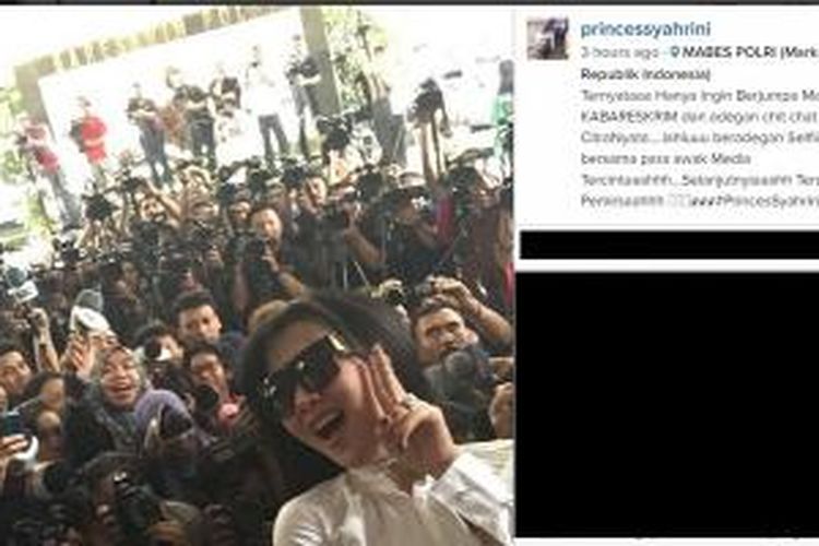 Setelah wawancara, Syahrini langsung menjepret foto selfie