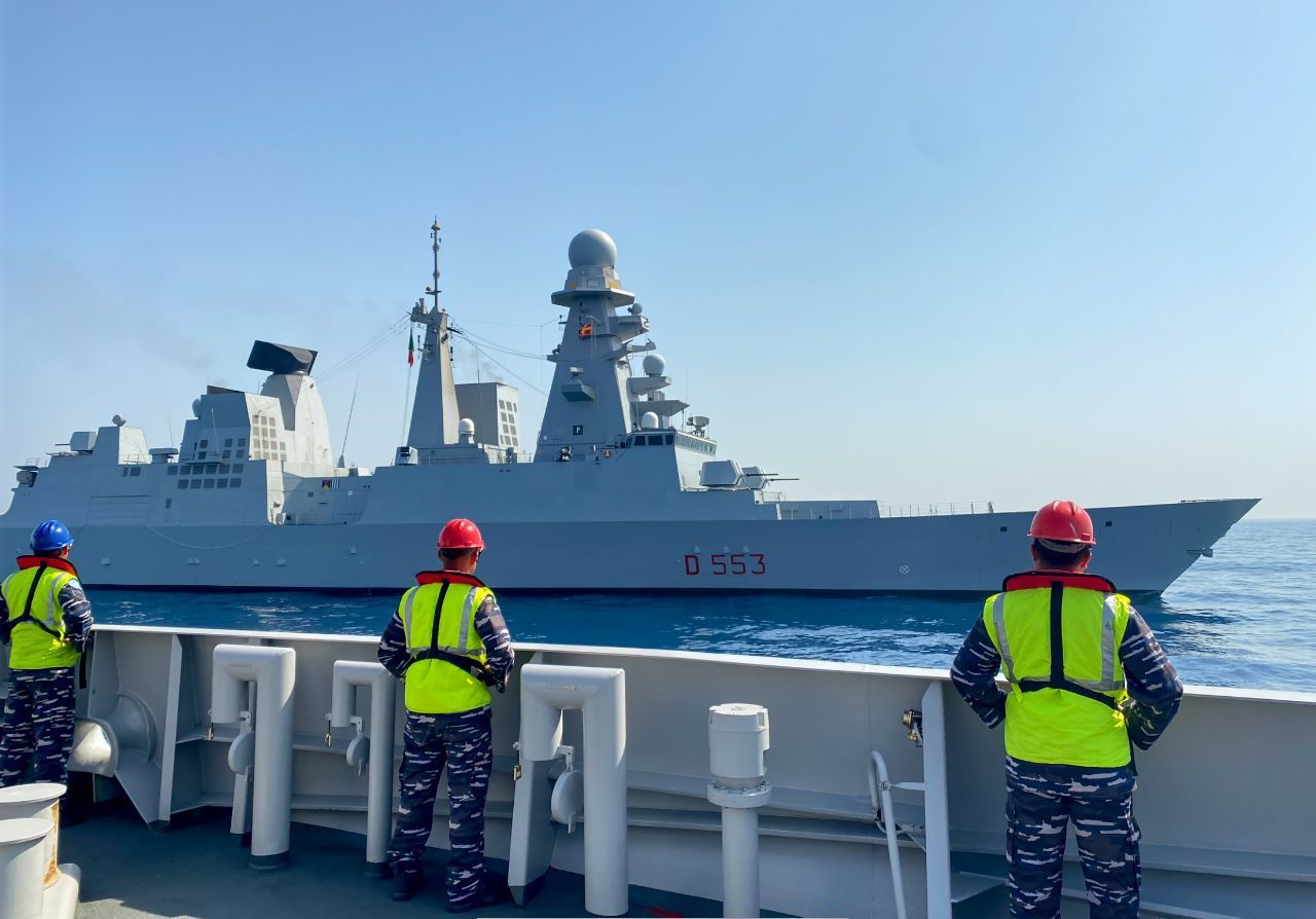 KRI Frans Kaisiepo-368 Latihan Bersama Kapal Perusak AL Italia