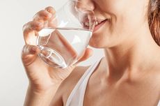 Minum Air Dingin Saat Menstruasi Bikin Darah Membeku, Mitos atau Fakta?