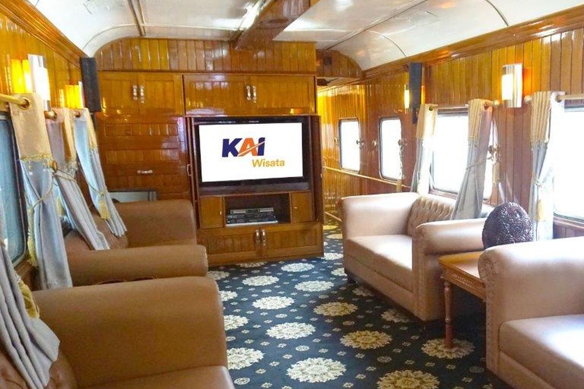 Interior Kereta Wisata Nusantara.