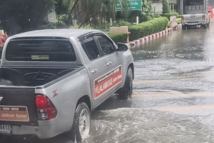 Banjir Bangkok Bikin Omzet Restoran Anjlok hingga 80 Persen