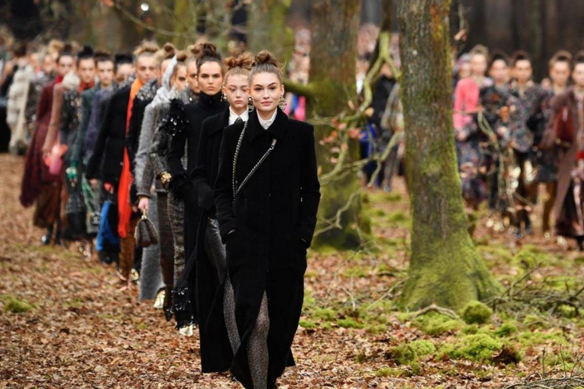 Chanel gelar fashion show di hutan