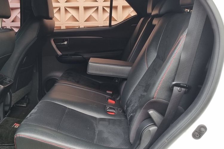 Interior Toyota Fortuner 2.8 GR Sport 4x4