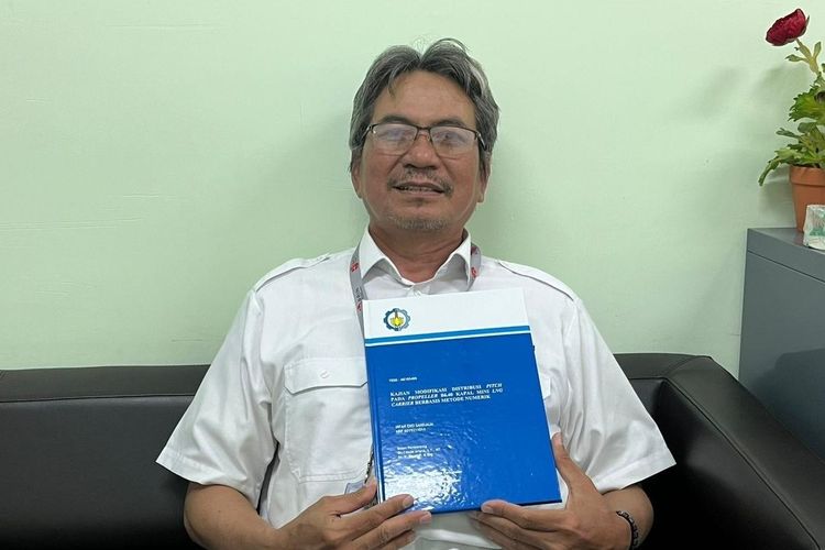 Irfan Eko Sandjaja jadi wisudawan tertua pada prosesi wisuda hari pertama, Sabtu (16/9/2023).