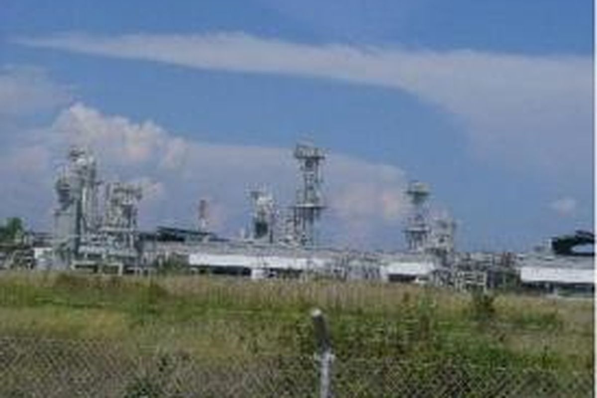Kilang LNG Tangguh adalah salah satu penghasil gas alam cair di Indonesia. Tampak Kilang LNG Tangguh di Tanah Merah, Distrik Sumuri, Teluk Bintuni, Papua Barat, Selasa (13/12/2011). 