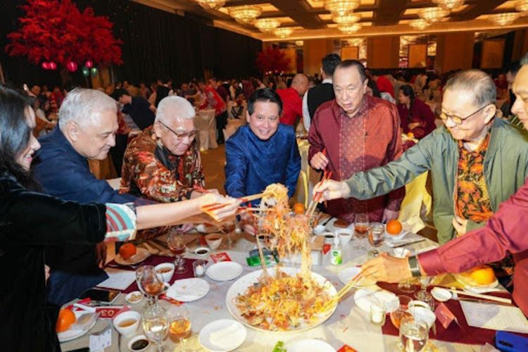 Momen perayaan BRI Imlek Prosperity 2026 bersama para nasabah. 