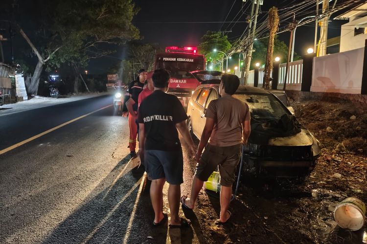 Korsleting, Mobil Honda Stream Terbakar di Bangkalan