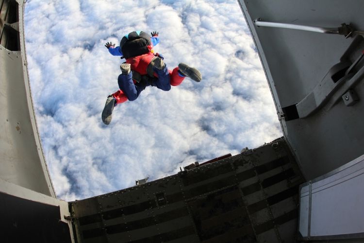 Ilustrasi skydiving. (Shutterstock)