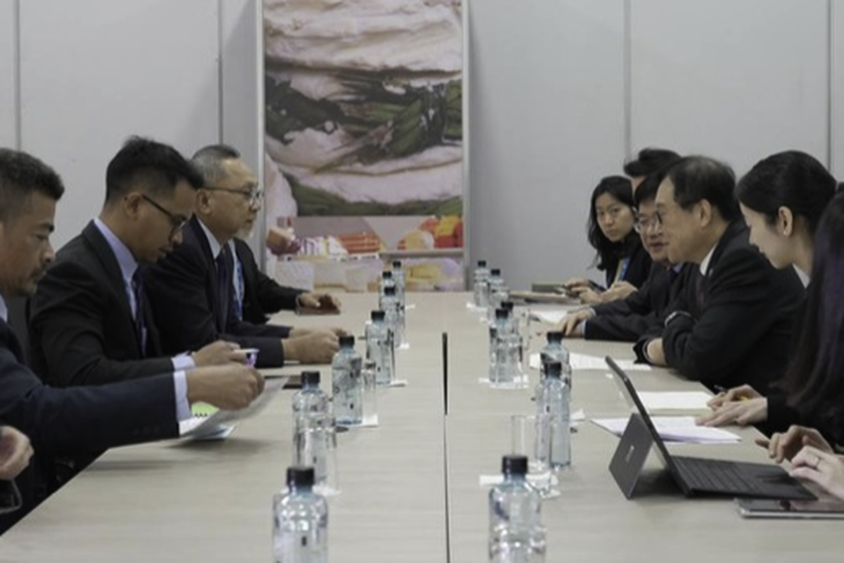 Pertemuan bilateral dengan Menteri Perdagangan Korea Selatan Inkyo Cheong di sela-sela APEC Ministers Responsible for Trade (MRT), Peru, Sabtu (18/5/2024).