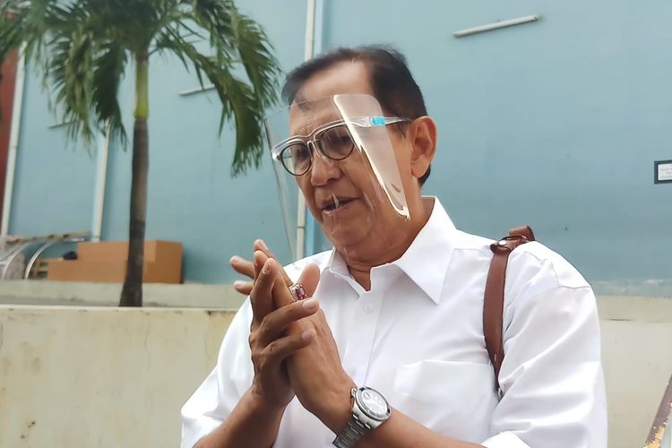 Aktor senior Roy Marten saat ditemui di kawasan Tendean, Jakarta Selatan, Senin (4/1/2021).