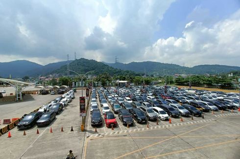 Suasana Pelabuhan Merak Siang Ini, Kantong Parkir Dermaga Kapal Ekspres Penuh