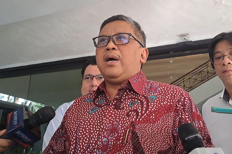 Sekretaris Jenderal PDI Perjuangan Hasto Kristiyanto saat ditemui di Kantor Staf Presiden, Jakarta, Senin (12/6/2023).