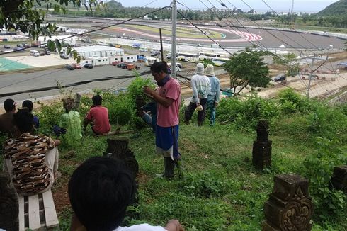 Cerita Warga Nonton Tes Pramusim MotoGP dari Atas Kuburan: Nonton di Sini Saja, Gratis