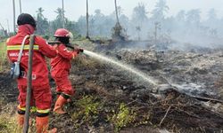 Petugas Masih Berjibaku Padamkan Karhutla di Riau