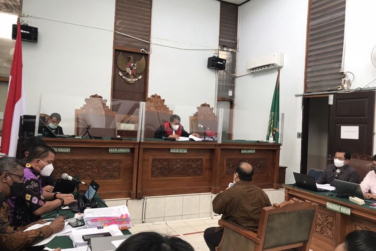 Tim Biro Hukum Komisi Pemberantasan Korupsi (KPK) menghadirkan mantan Kepala Pusat Pelaporan dan Analisis Transaksi Keuangan (PPATK) Yunus Husein di Pengadilan Negeri (PN) Jakarta Selatan, Jumat (22/7/2022).