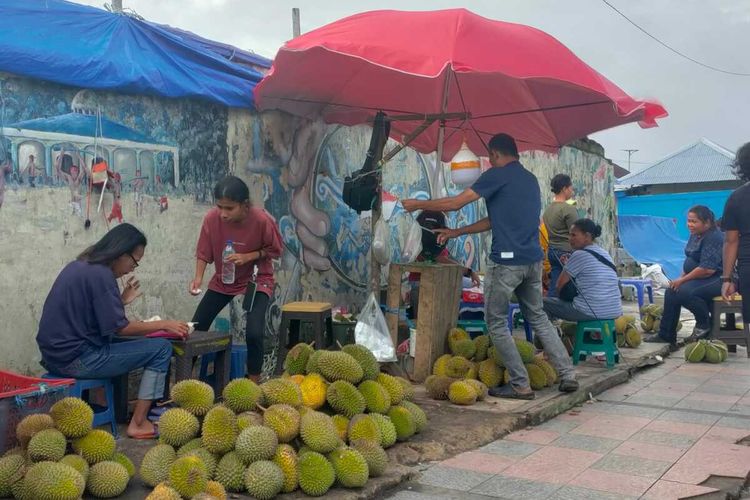 Musim Durian Bawa Rezeki Pedagang di Ambon, Sehari Bisa Kantongi Rp 500 Ribu