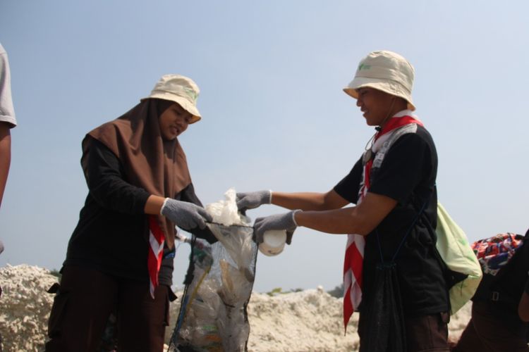 Peringati Hari Tanpa Kantong Plastik, Volunteer Dompet Dhuafa giat kurangi penggunaan plastik
di keseharian.