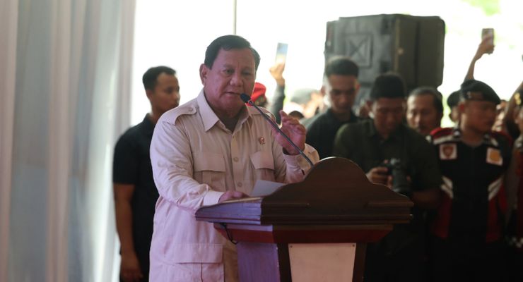 Prabowo Kunjungi PWI, Gibran Berdinas di Solo