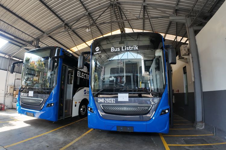Bus Listrik Transjakarta buatan Karoseri Laksana